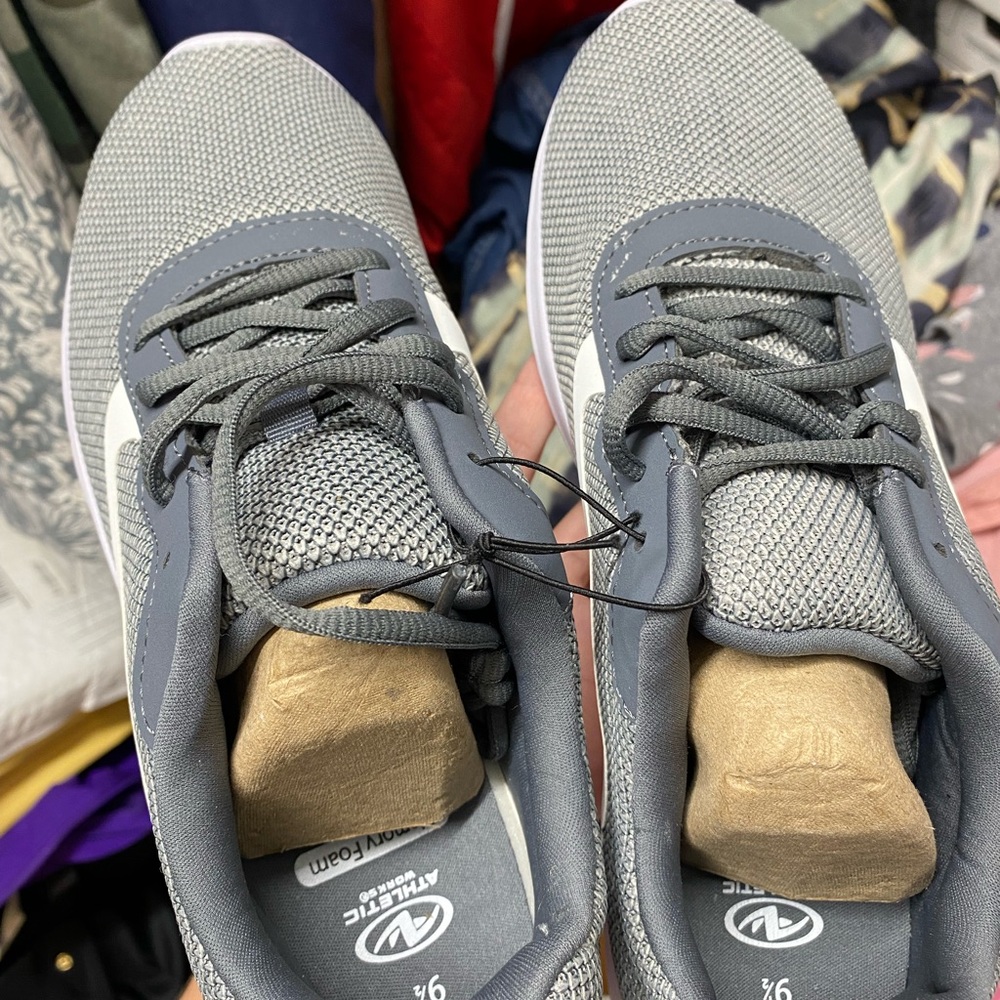 Memory Foam Sneakers 91/2